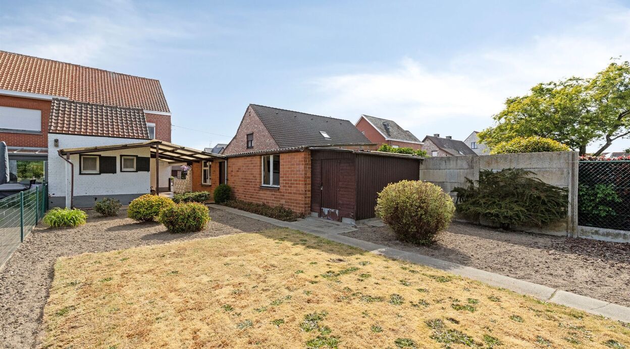 Half Open Bebouwing te koop in LIPPELO